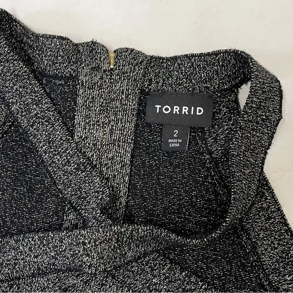Torrid Black Metallic Cross Neck Back Zip Cold Shoulder Shirt Size 2X - Picture 6 of 8